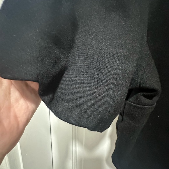 Ted Baker Blouse Crop Scallop Sleeves Crop TopBlack Size 4 EUC Large - Picture 6 of 8